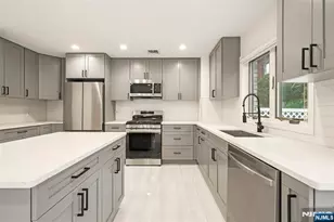 157 English St, Fort Lee, NJ 07024 - Photo 9
