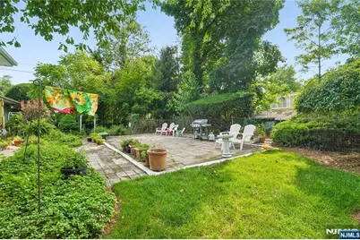 425 Beech Avenue, Paramus, NJ 07652 - Photo 31