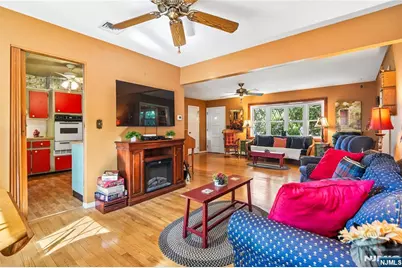 425 Beech Avenue, Paramus, NJ 07652 - Photo 9