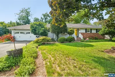 425 Beech Avenue, Paramus, NJ 07652 - Photo 3
