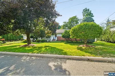425 Beech Avenue, Paramus, NJ 07652 - Photo 33