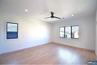 35 Henry Avenue 2nd Floor #2nd Floor, Palisades Park, NJ 07650 - Photo 17