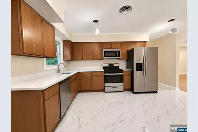 28 Carr Street 2 #2, Pompton Lakes, NJ 07442 - Photo 7