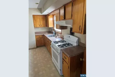 334 Copeland Avenue, Lyndhurst Township, NJ 07071 - Photo 7