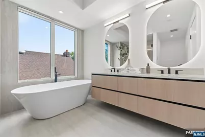 1015 Kingsland Lane, Fort Lee, NJ 07024 - Photo 25