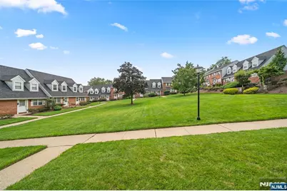 122 Parkview Drive 7 #7, Teaneck Township, NJ 07666 - Photo 15