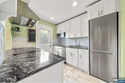 122 Parkview Drive 7 #7, Teaneck Township, NJ 07666 - Photo 7