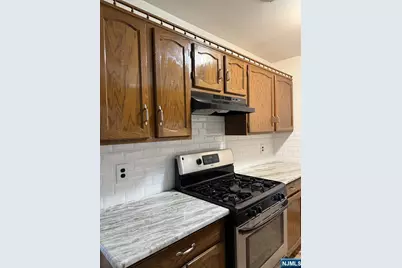 846 Riverside Avenue 106 #106, Lyndhurst Township, NJ 07071 - Photo 5
