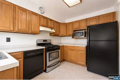 110 Patricia Place, Clifton, NJ 07012 - Photo 3