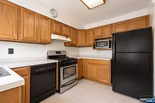 110 Patricia Pl, Clifton, NJ 07012 - Photo 3