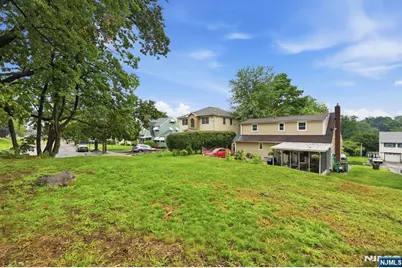 37 Forest Avenue, Nutley, NJ 07110 - Photo 25