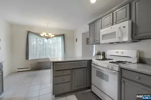 14 Summit Ct, Hackensack, NJ 07601 - Photo 17