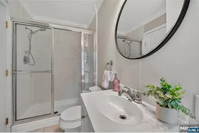 60 Moore Avenue, Waldwick, NJ 07463 - Photo 11