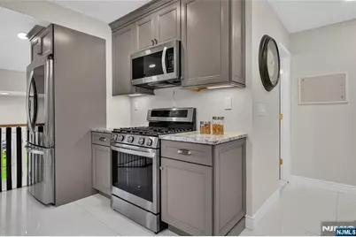 60 Moore Avenue, Waldwick, NJ 07463 - Photo 5