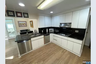 526 Rutland Avenue, Teaneck Township, NJ 07666 - Photo 9