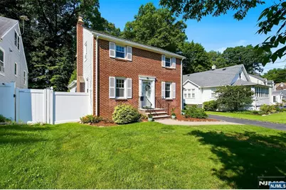 11 Monroe Avenue, Roseland, NJ 07068 - Photo 3