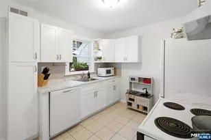 11 Monroe Ave, Roseland, NJ 07068 - Photo 5