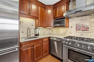 7 Henderson St, Passaic, NJ 07055 - Photo 17