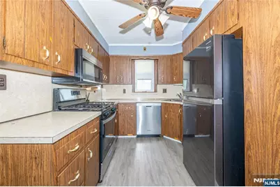 8-02 Henderson Boulevard, Fair Lawn, NJ 07410 - Photo 7
