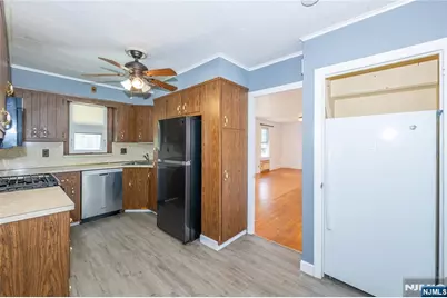 8-02 Henderson Boulevard, Fair Lawn, NJ 07410 - Photo 9