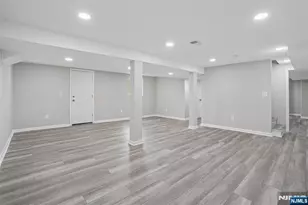 287 Buttonwood Dr, Paramus, NJ 07652 - Photo 17