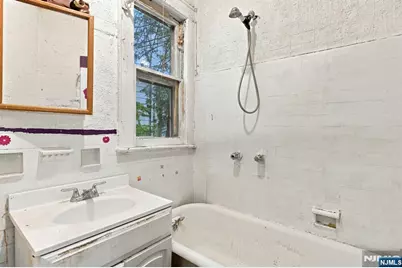 164-166 Vermont Avenue, Newark, NJ 07106 - Photo 7