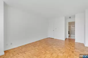 2000 Linwood Ave 7K, Fort Lee, NJ 07024 - Photo 15