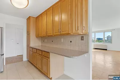 2000 Linwood Avenue 7K #7K, Fort Lee, NJ 07024 - Photo 11