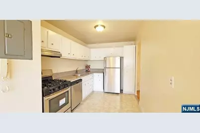 2348 Linwood Avenue 4M #4M, Fort Lee, NJ 07024 - Photo 9