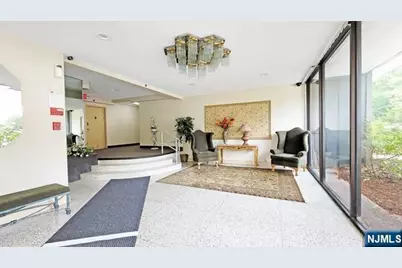 2348 Linwood Avenue 4M #4M, Fort Lee, NJ 07024 - Photo 17