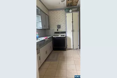 324 Harrison Avenue, Hasbrouck Heights, NJ 07604 - Photo 5