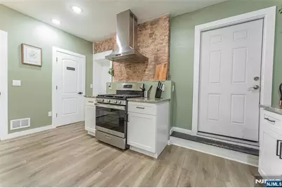 283 King Boulevard, Newark, NJ 07102 - Photo 13