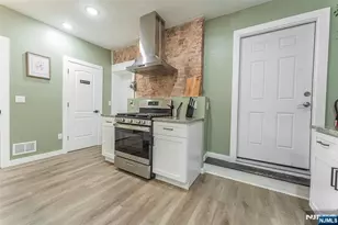 283 King Blvd, Newark, NJ 07102 - Photo 13