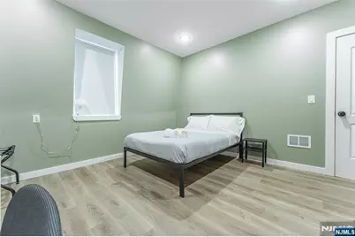 283 King Boulevard, Newark, NJ 07102 - Photo 15