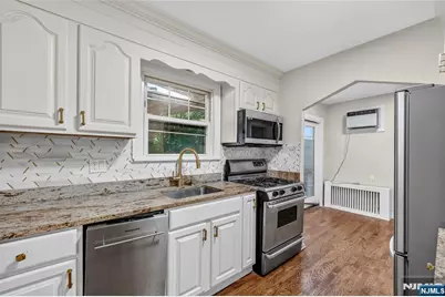 427 Kennedy Drive, Fairview, NJ 07022 - Photo 9