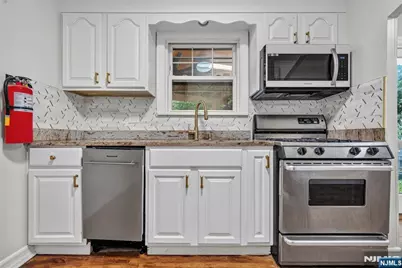 427 Kennedy Drive, Fairview, NJ 07022 - Photo 11