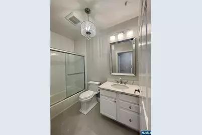 325 The Promenade 325 #325, Edgewater, NJ 07020 - Photo 19