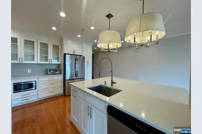 325 The Promenade 325 #325, Edgewater, NJ 07020 - Photo 3