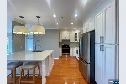 325 The Promenade 325 #325, Edgewater, NJ 07020 - Photo 5