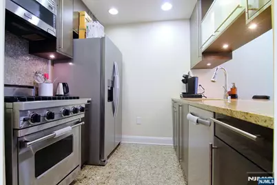 10 Regent Street 602 #602, Jersey City, NJ 07302 - Photo 5