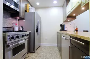 10 Regent Street 602, Jersey City, NJ 07302 - Photo 5