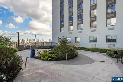 100 Manhattan Avenue 708 #708, Jersey City, NJ 07087 - Photo 17