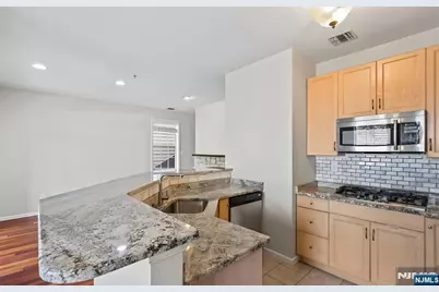 107 Brittany Court 281 #281, Clifton, NJ 07013 - Photo 9