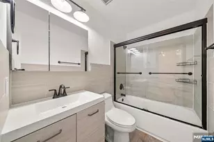 156 Parkview Dr 24, Teaneck Township, NJ 07666 - Photo 15
