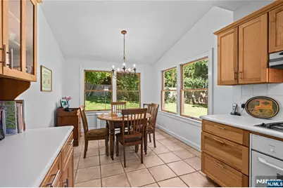 243 W Saddle River Road, Upper Saddle River, NJ 07458 - Photo 9
