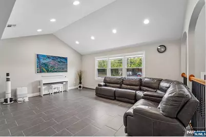 12 Manning Road, Paramus, NJ 07652 - Photo 5