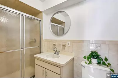 33 Henry Place B2 #B2, Hackensack, NJ 07601 - Photo 17