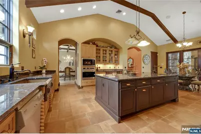 900 Laurie Lane, Franklin Lakes, NJ 07417 - Photo 13