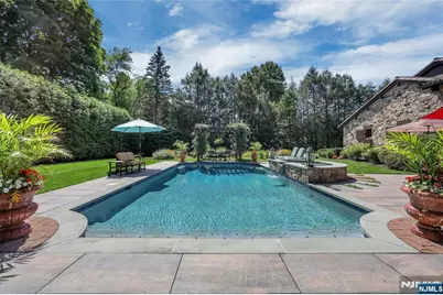 900 Laurie Lane, Franklin Lakes, NJ 07417 - Photo 3