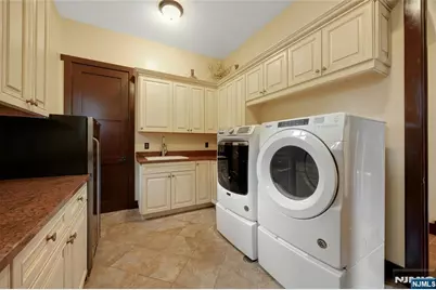 900 Laurie Lane, Franklin Lakes, NJ 07417 - Photo 19